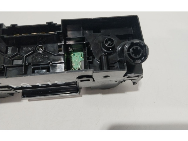 Модуль блока управления кондиционером 6V0820045A   Skoda Fabia Mk3 (NJ)