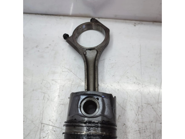 Поршень с шатуном Land Rover Discovery 3 - LR3 для дизельного двигателя 2.7