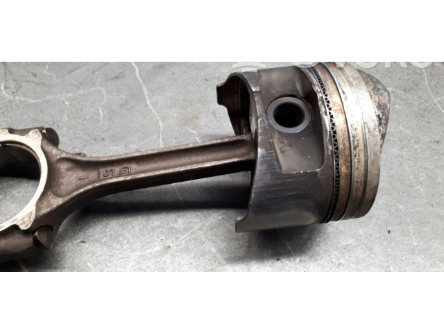 Поршень Mitsubishi Space Wagon