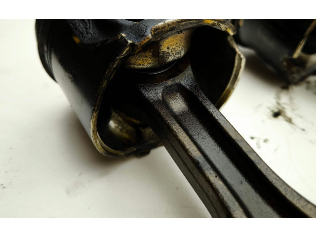  Поршень с шатуном 204DTD   Jaguar XE  