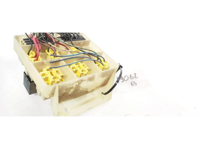 Блок предохранителей Mitsubishi Carisma