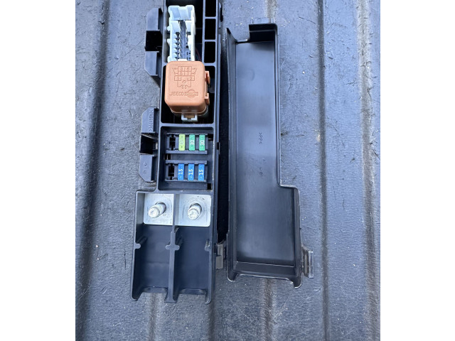 Блок предохранителей 25230, PA66PPE Infiniti M30