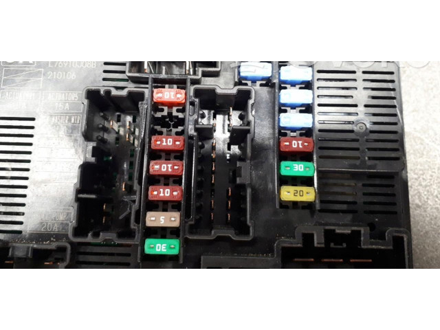 Блок предохранителей 284B64435R Dacia Sandero III