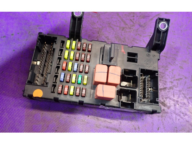 Блок предохранителей 51825658, 51825658 Fiat Linea
