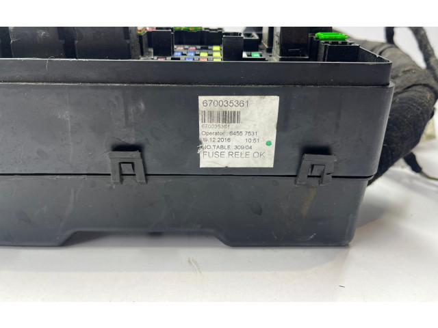 Блок предохранителей 670035361   Maserati Levante    