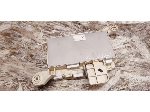 Pojistková skříňka 8273024011 Lexus SC 430 2002