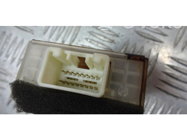 Блок управления GG2M675D2 Mazda Premacy