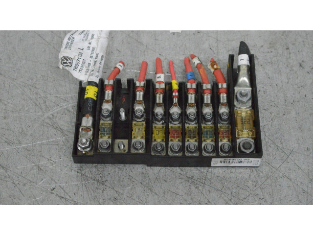 Блок предохранителей Volkswagen Transporter - Caravelle T5