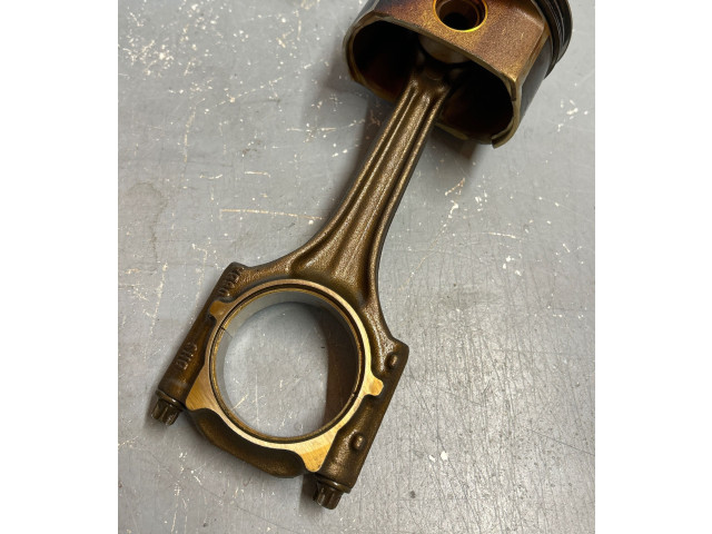  Поршень с шатуном  81P32  Audi A6 S6 C5 4B  