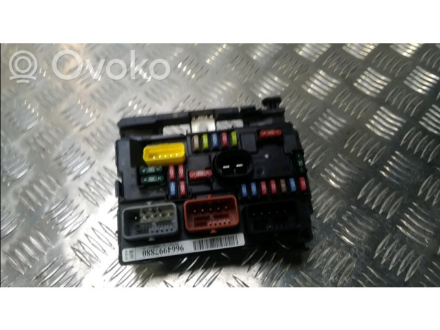Блок предохранителей 654588   Citroen C3 Picasso    