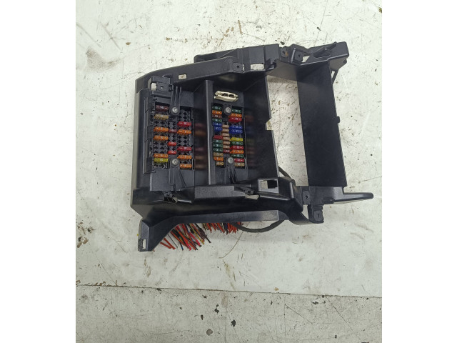 Блок предохранителей    Volkswagen Transporter - Caravelle T5    