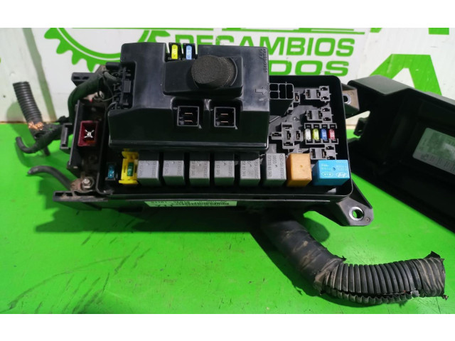 Блок предохранителей 911613E010   KIA Sorento    