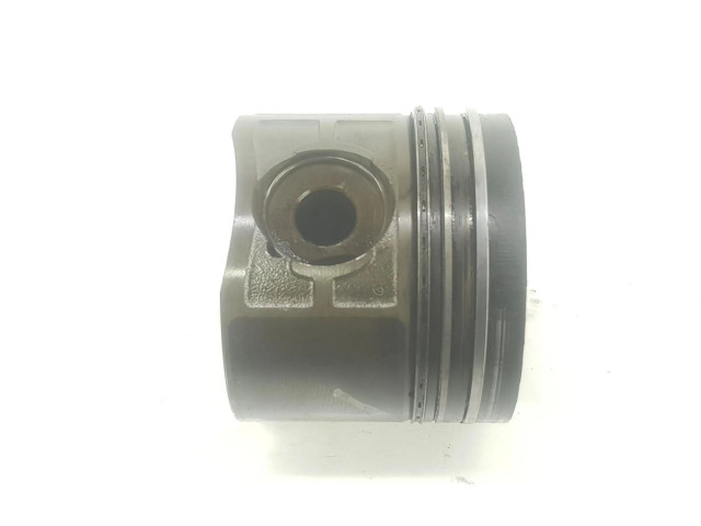 Píst 11217786998 BMW X5 E53 2.9