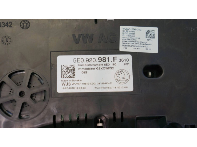 Панель приборов 5E0920981F Skoda Octavia Mk3 (5E)