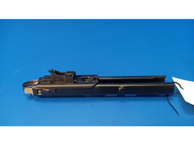 Регулировочная планка ремня безопасности