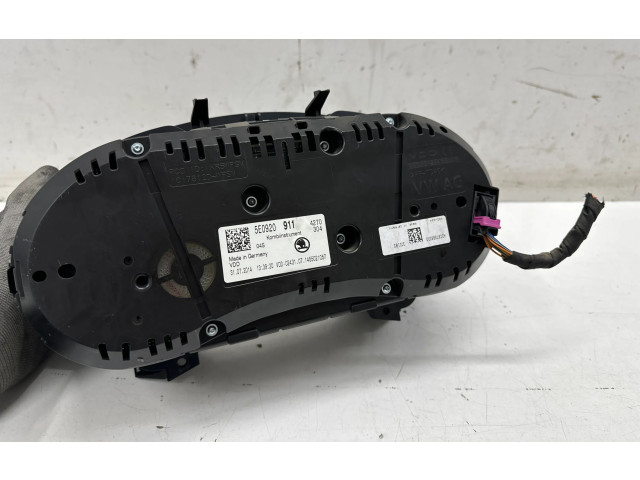 Панель приборов 5E0920911, 5E0920   Skoda Octavia Mk3 (5E)       