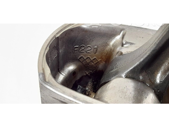 Píst 2730300620, 2730300820 Mercedes-Benz R W251 M 272.967