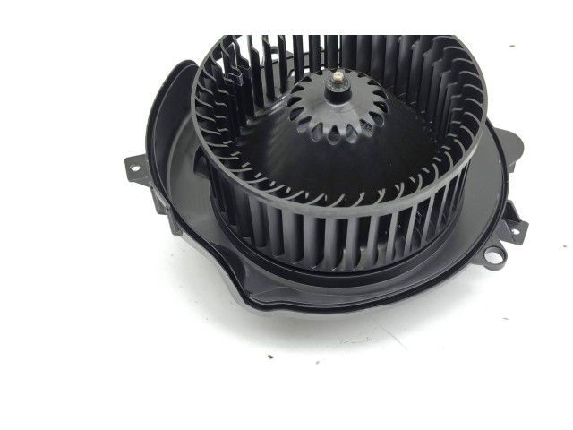 Вентилятор печки 5Q0907521F, 5WC819015 Skoda Octavia Mk4