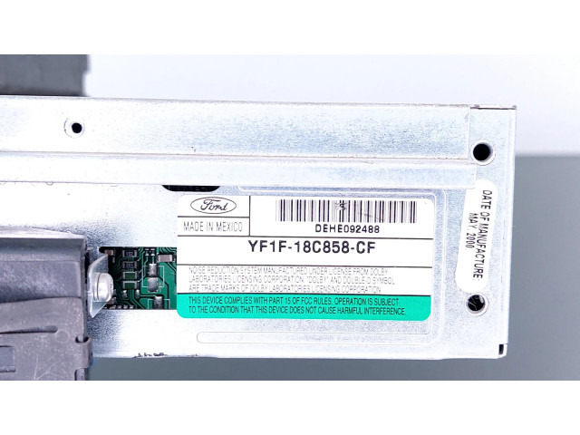 Радио/ проигрыватель CD/DVD / навигация