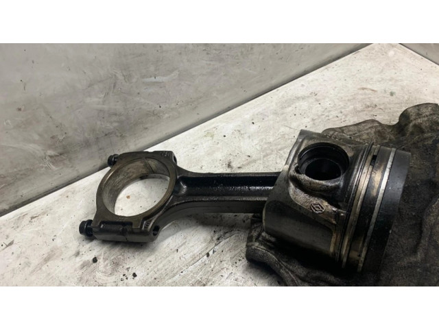  Поршень с шатуном M9R 10587  Renault Trafic II (X83) для дизельного двигателя 2.0