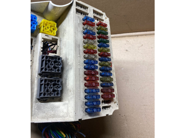 Блок предохранителей 9162163 Volvo S70 V70 V70 XC