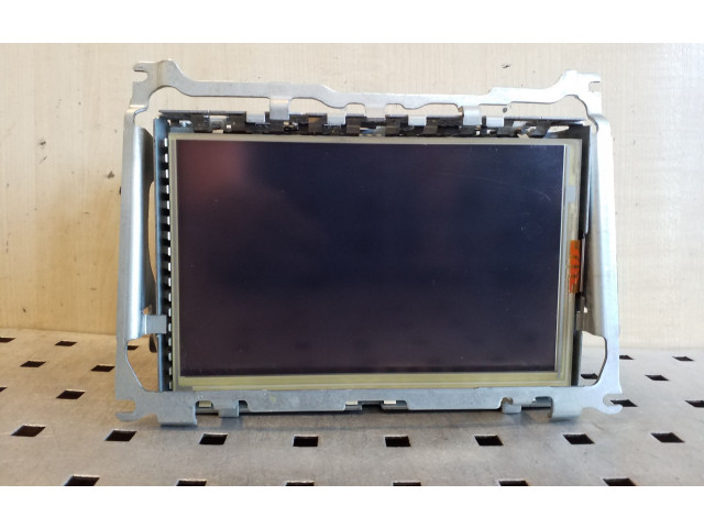 Радио/ проигрыватель CD/DVD / навигация