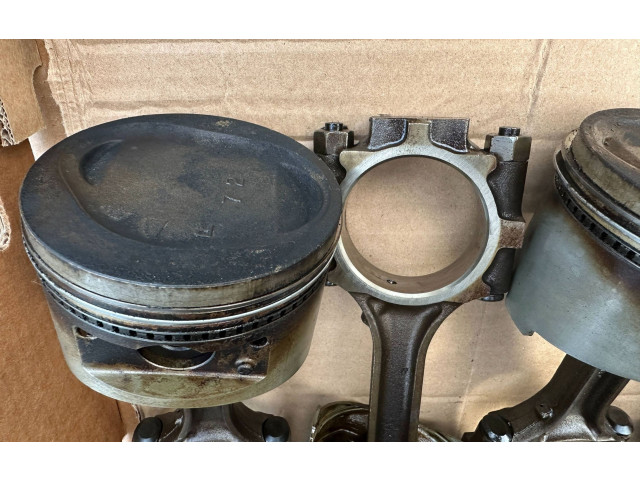 Píst MD152563, MD119671   Mitsubishi Pajero     