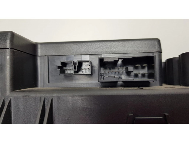 Pojistková skříňka A2215400401, A2215458232 Mercede-Benz S W221 2007