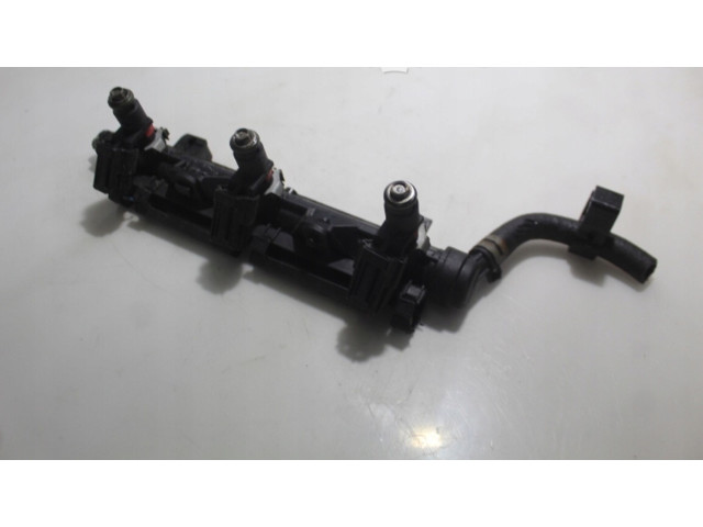 Топливная рампа Skoda Fabia Mk2 (5J)