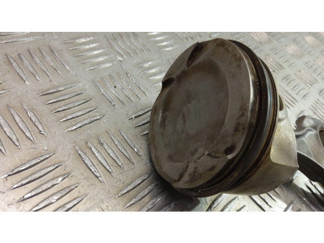 Píst 7843237 BMW 7 F01 F02 F03 F04 pro benzínový motor 4.4 N63B44 V8