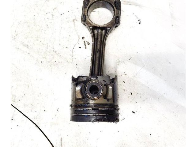  Поршень с шатуном    Volkswagen PASSAT B4  