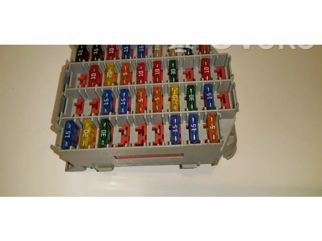 Блок предохранителей 9162439   Volvo XC90    