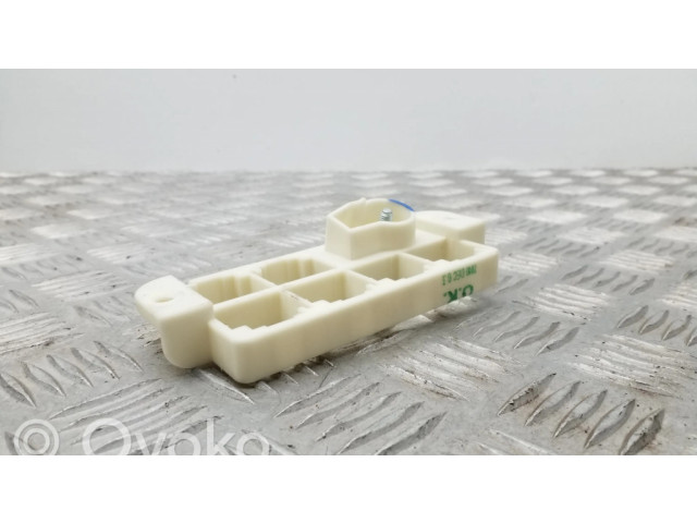 Другая деталь отсека двигателя