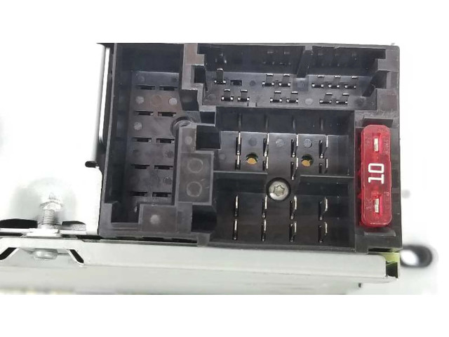 Радио/ проигрыватель CD/DVD / навигация