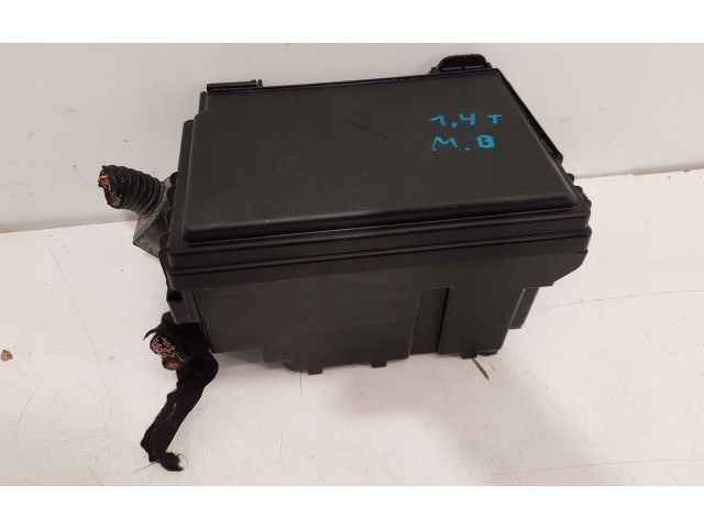 Блок предохранителей     Opel Meriva B    