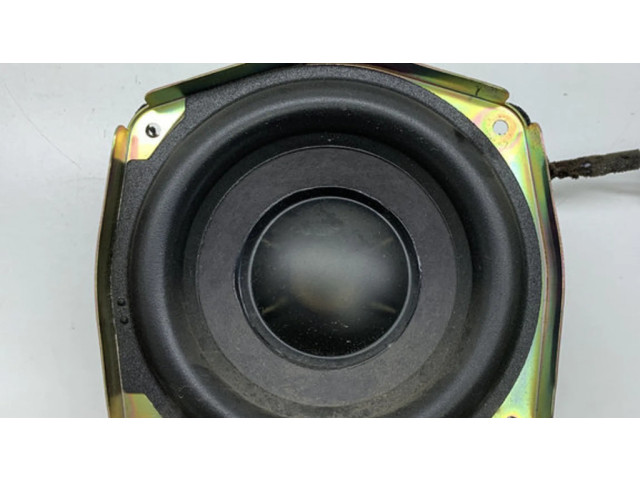 Громкоговоритель (громкоговорители) в передних дверях