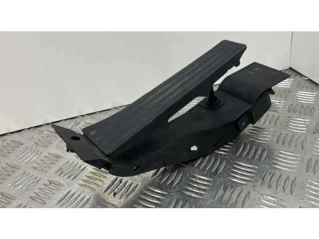 Педаль акселератора