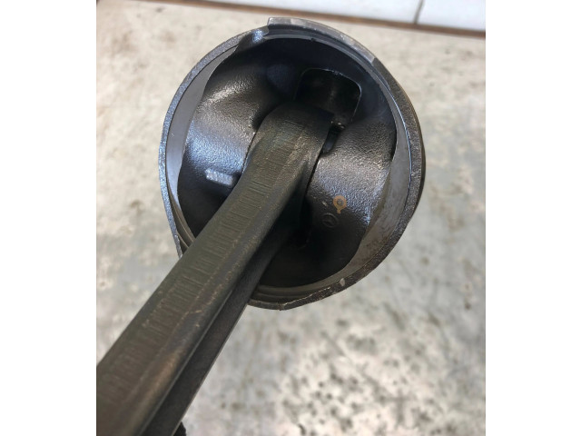 Píst Mercedes-Benz E W211 648.961