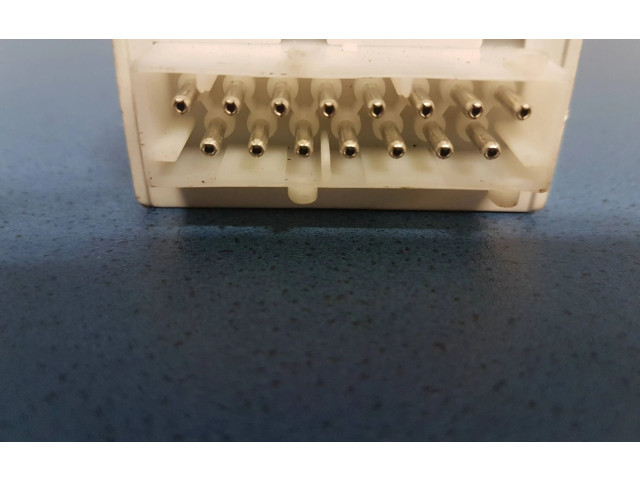 Pojistková skříňka 6900582 BMW 7 E65 E66 2001