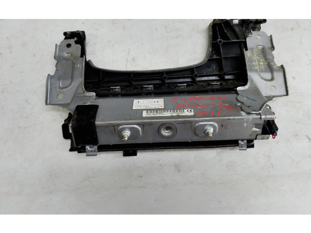 Подушка безопасности для колен 7030A31653 Mitsubishi Outlander