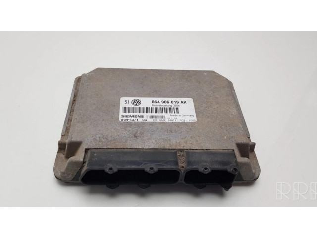 Řídící jednotka 06A906019AK, 5WP4371 Volkswagen Golf IV 1998