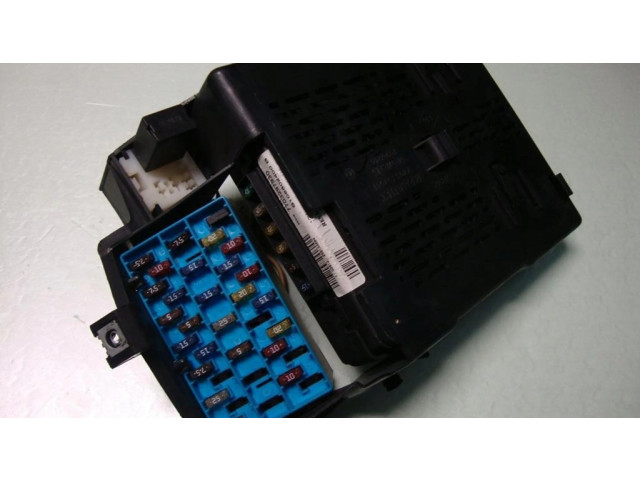 Блок предохранителей 7703397911 Renault Scenic I