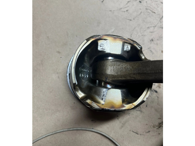  Поршень с шатуном AXD 038j, 300408  Volkswagen Transporter - Caravelle T5  