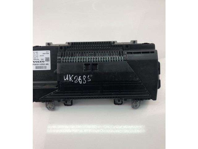 Панель приборов 32311253AA, UK2688   Volvo S60       