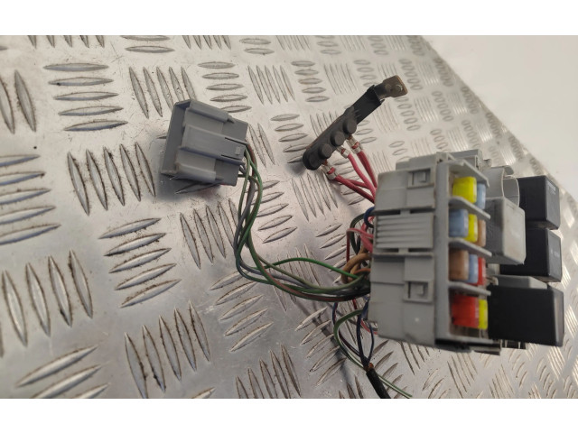 Блок предохранителей 8690698   Volvo V70    