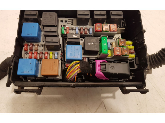 Блок предохранителей     Opel Meriva B    