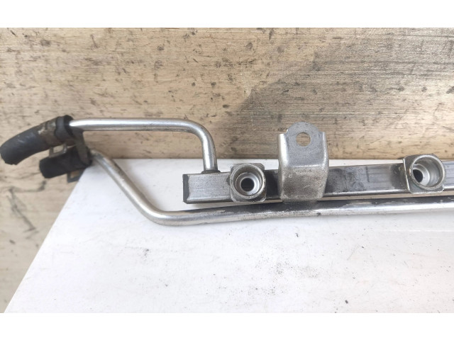 Топливная рампа 06A133681B   Audi TT Mk1  