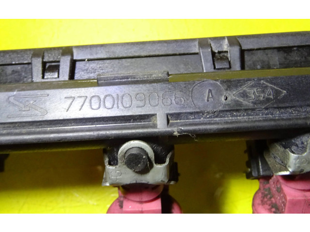 Топливная рампа 7700108667, 7700109066   Renault Clio II  