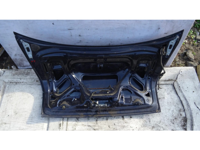 Задняя крышка (багажника)