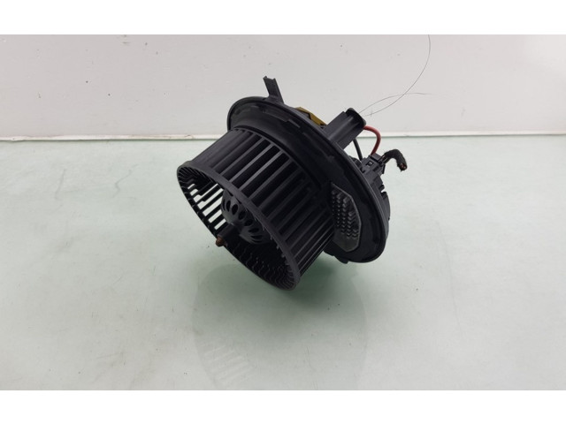 Вентилятор печки    5Q0907521E, 3Q0907521A   Audi A3 S3 8V
